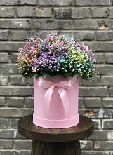 Цветочная композиция из Гипсофила и Розы в шляпной коробке в Черском