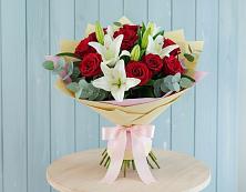 Букет цветов из:  Лилии и Розы в Черском