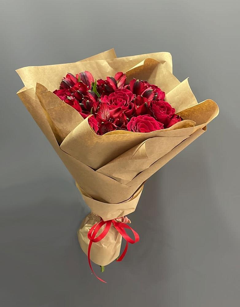 Букет цветов из: Альстромерии и Розы в Черском