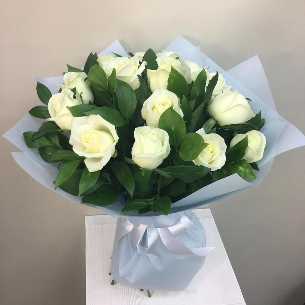 Букет 15 Белых роз Проуд в Черском