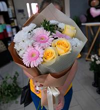 Букет цветов из:  Герберы, Розы и Хризантемы в Черском