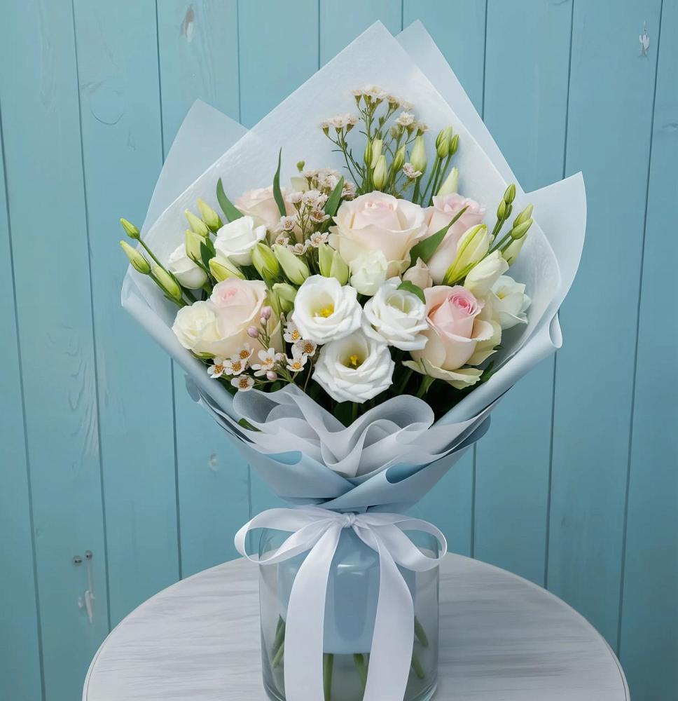 Букет цветов из: Розы и Лизиантусы в Черском