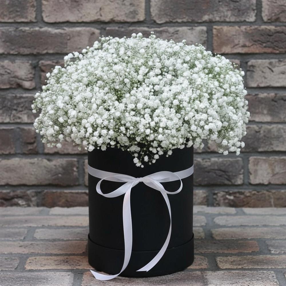 Цветочная композиция из Гипсофила в шляпной коробке в Черском