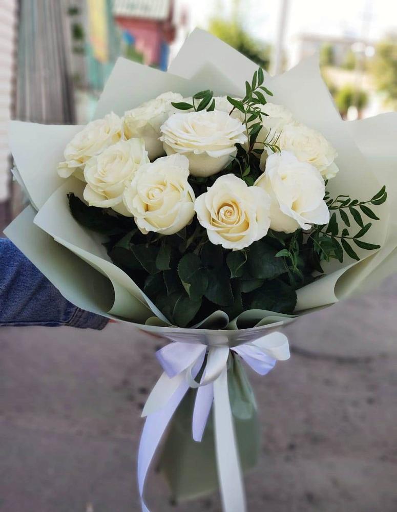 Букет Белые розы Проуд в Черском