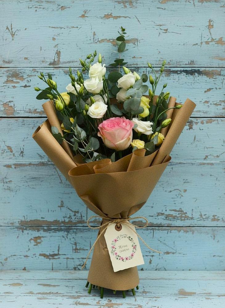 Букет цветов из: Розы и Лизиантусы в Черском