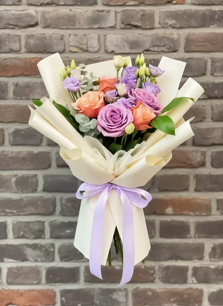 Букет цветов из: Лизиантусы и Розы в Черском