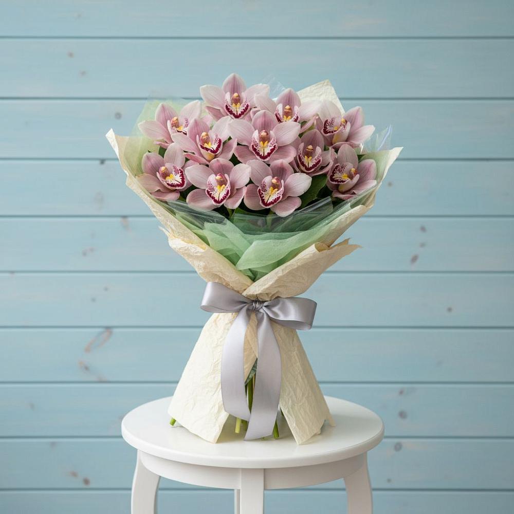 Букет цветов из: Орхидеи и Розы в Черском