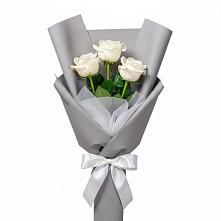 Букет 3 белые розы в Черском