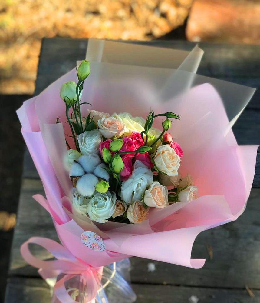 Букет цветов из: Розы и Лизиантусы в Черском