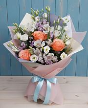 Букет цветов из:  Лизиантусы, Розы, Альстромерии и Гипсофила в Черском