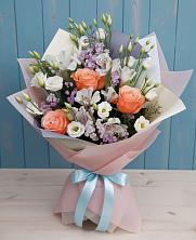 Букет цветов из:  Лизиантусы, Розы, Альстромерии и Гипсофила в Черском