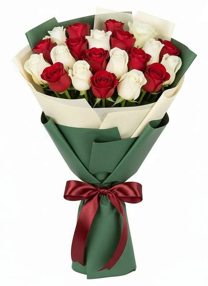 Букет Микс из красных и белых роз в Черском
