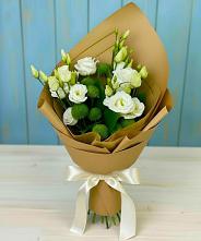 Букет цветов из:  Хризантемы и Лизиантусы в Черском