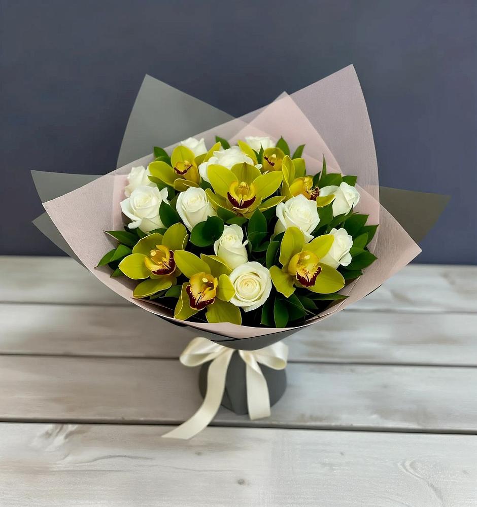 Букет цветов из: Орхидеи и Розы в Черском