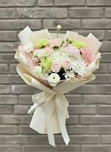Букет цветов из:  Гвоздики, Розы, Лизиантусы и Хризантемы #REPLACE_PRED# Черском