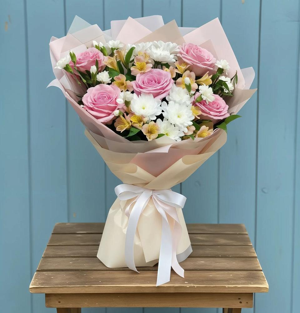 Букет цветов из: Гвоздики, Орхидеи и Розы в Черском