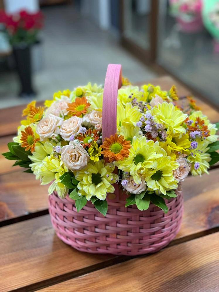 Цветочная композиция из Хризантемы и Розы в корзине в Черском
