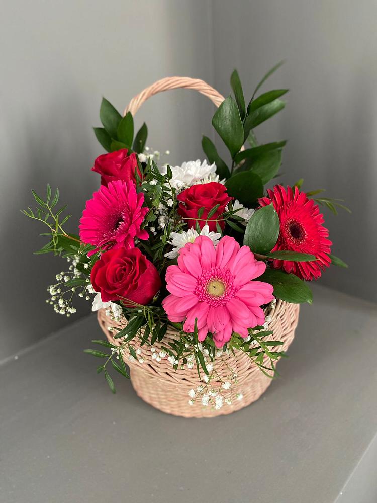 Цветочная композиция из Розы, Хризантемы и Герберы в корзине в Черском