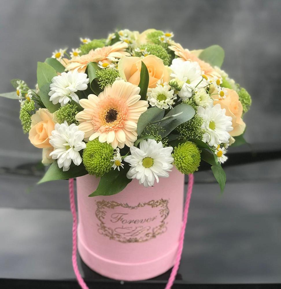 Цветочная композиция из Розы, Герберы и Хризантемы в шляпной коробке в Черском