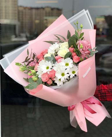 Букет цветов из: Розы, Лизиантусы и Хризантемы в Черском