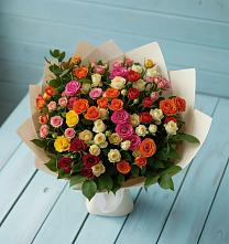 Букет Микс из разноцветных кустовых роз в Черском