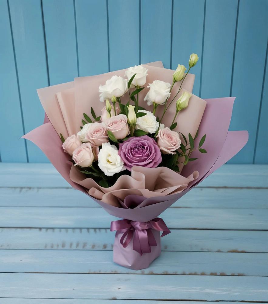 Букет цветов из: Розы и Лизиантусы в Черском